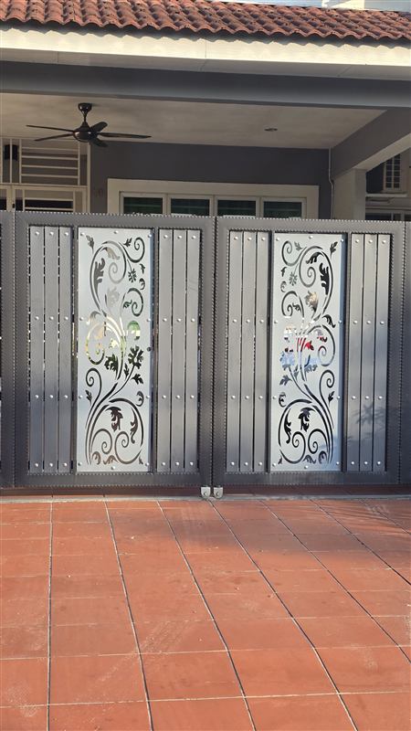 Sliding gate with laser-cut floral panels